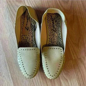 NWT Seven7 Womens Francesca Loafer Flat Shoes
Beige Slip On Cushioned Studded